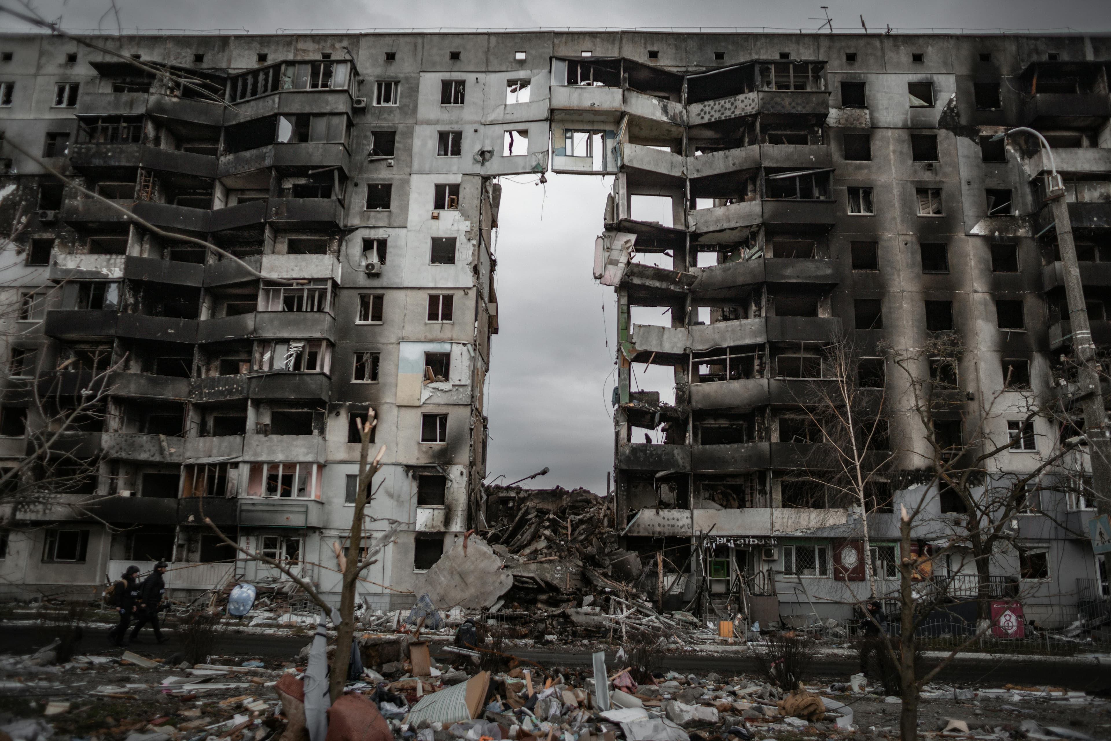 Rusland bombardeert appartementengebouw in Kyiv: 24 doden